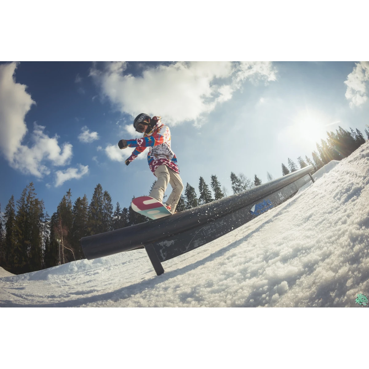 Damska kurtka snowboardowa z kapturem wodoodporna Navajo