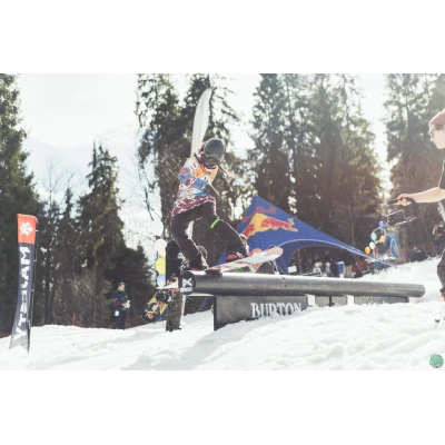 Damska kurtka snowboardowa z kapturem wodoodporna Navajo